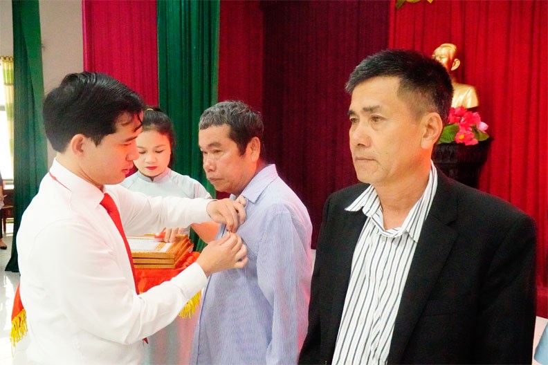 Anh-tin-bai